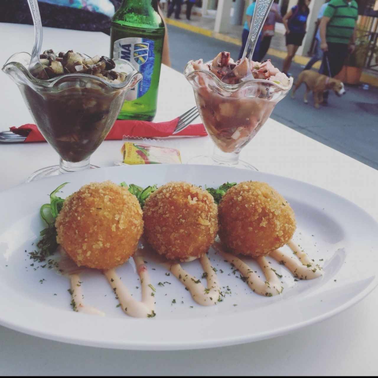 Bolitas de cangrejo,ceviche de pulpo y concha negra 