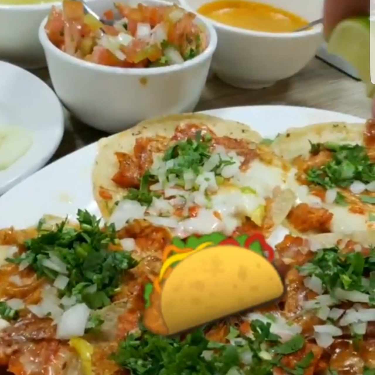 tacos al pastor con queso