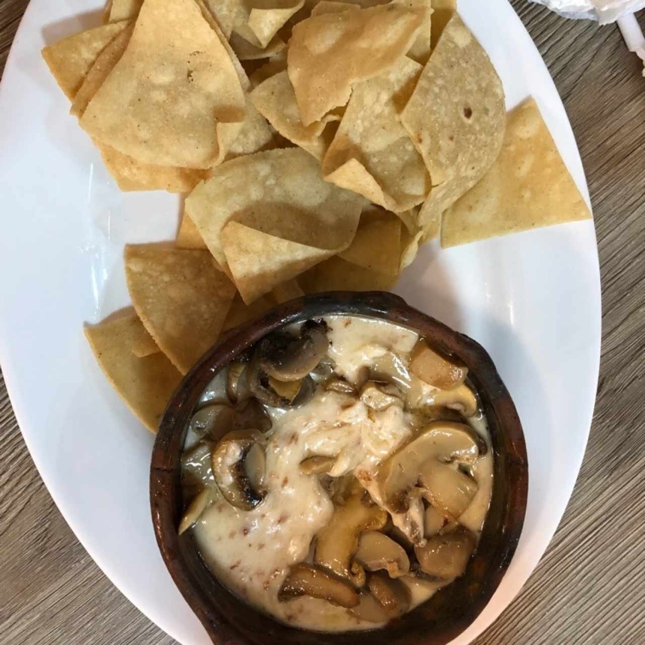 queso fundido con champiñones