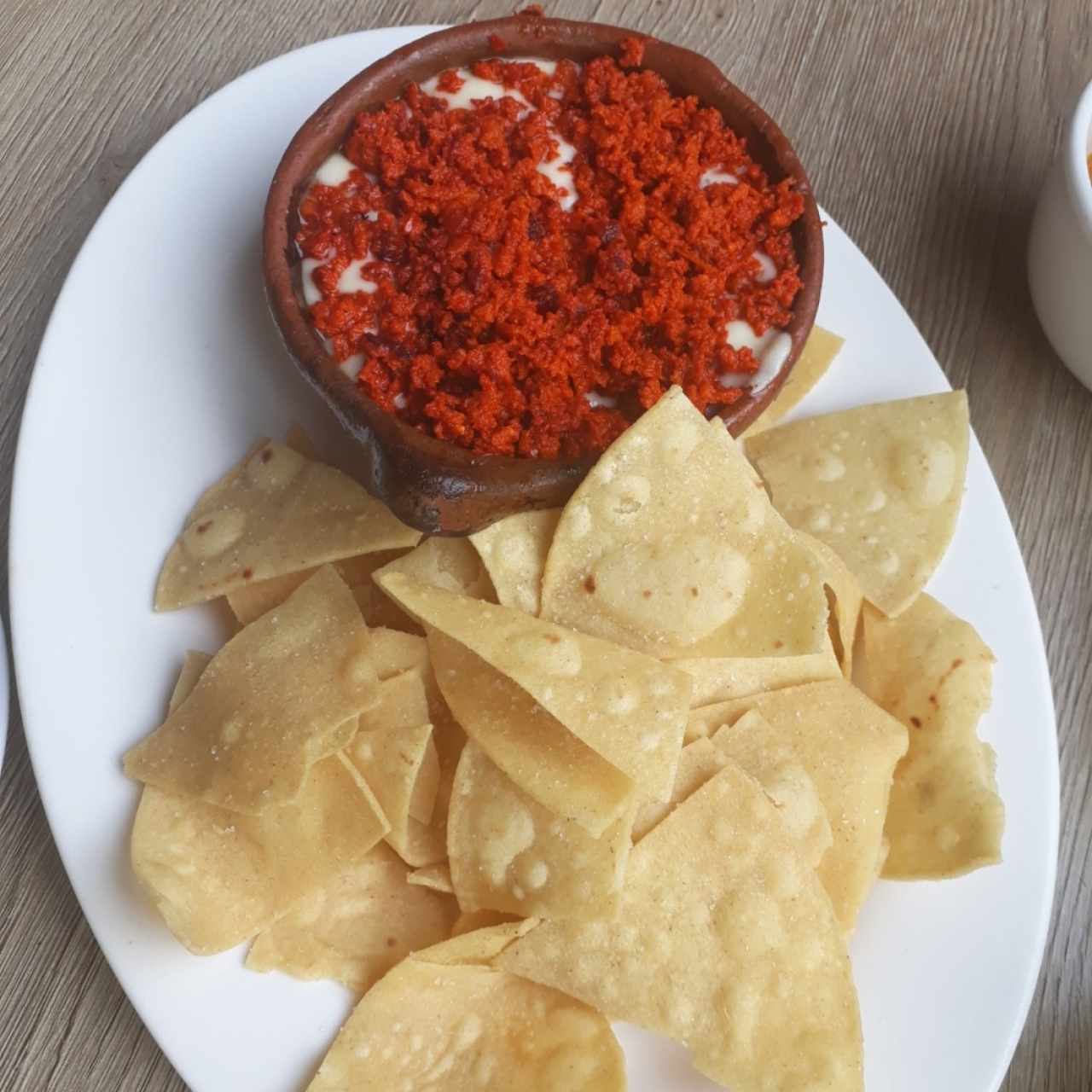 queso fundido con chorizo