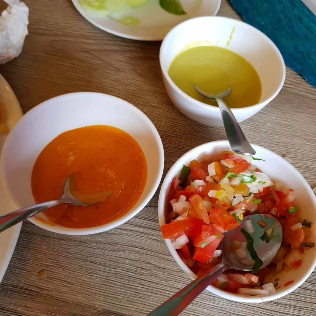 Salsas picantes varias y pico de Gallo.