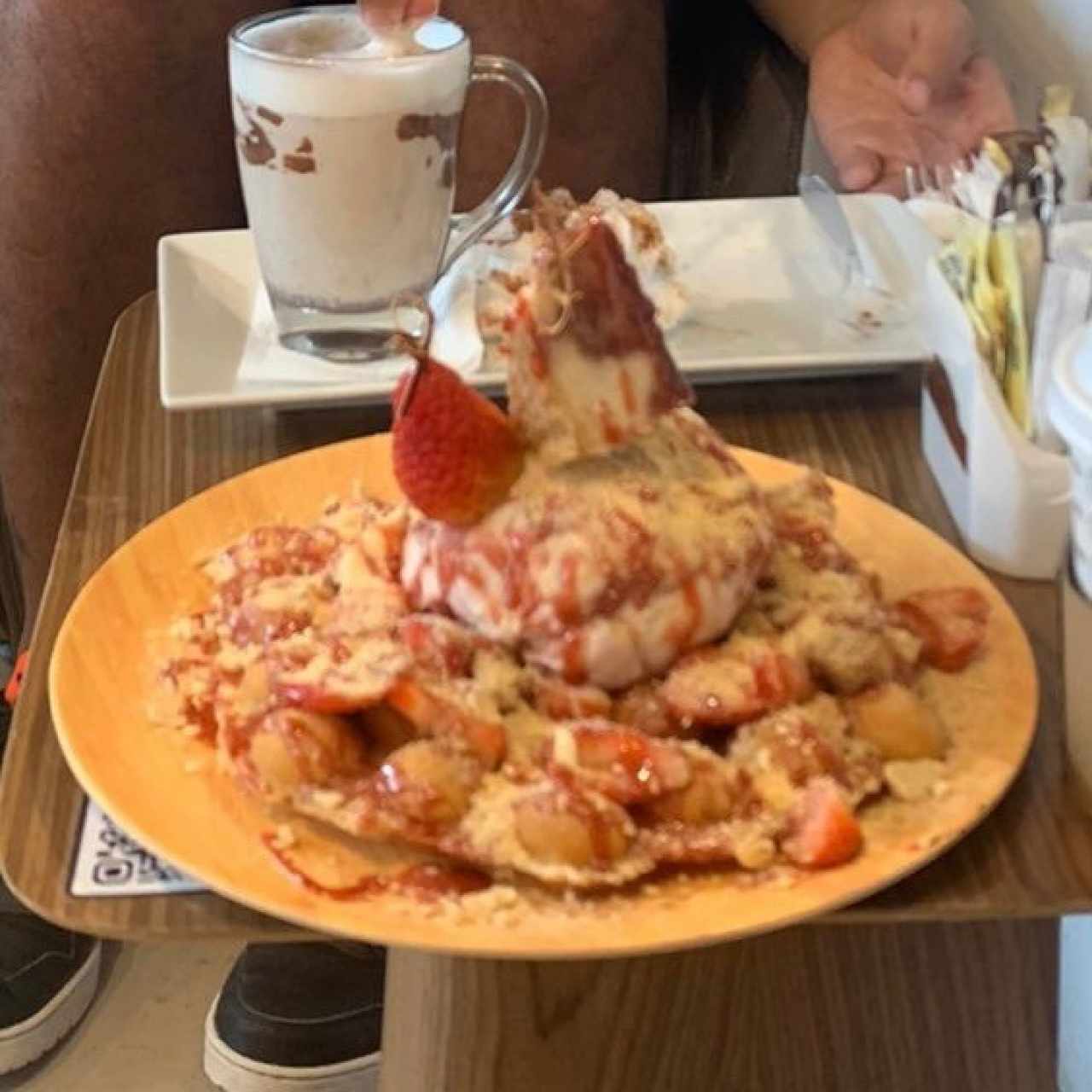 Bubble Waffle Strawberry Cheesecake