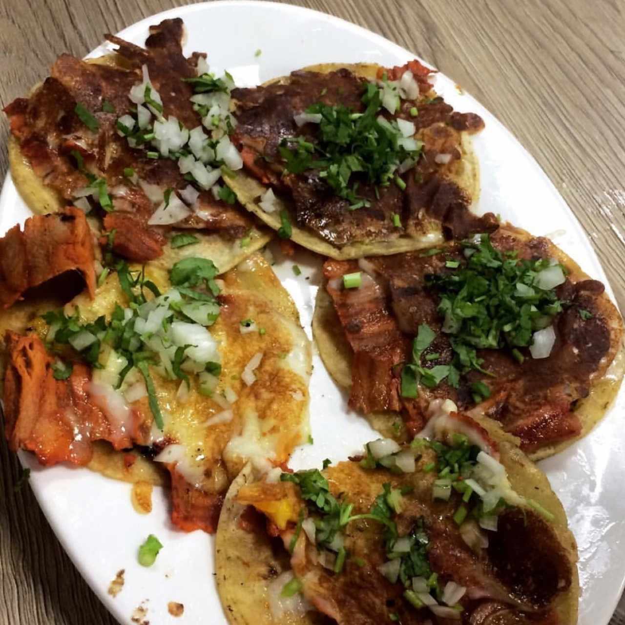 Tacos al Pastor con Queso