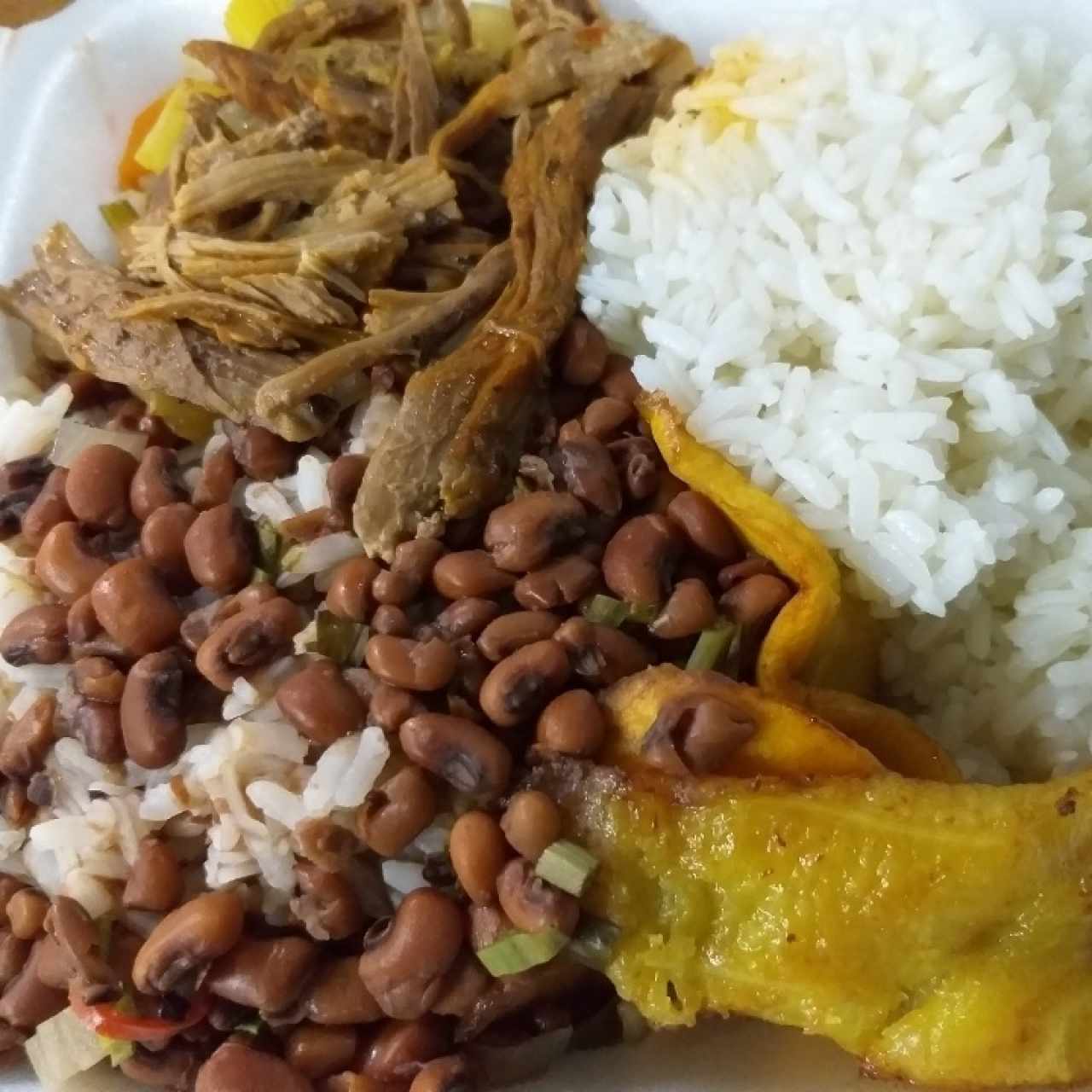 arroz frijoles chiricanos y ropa vieja