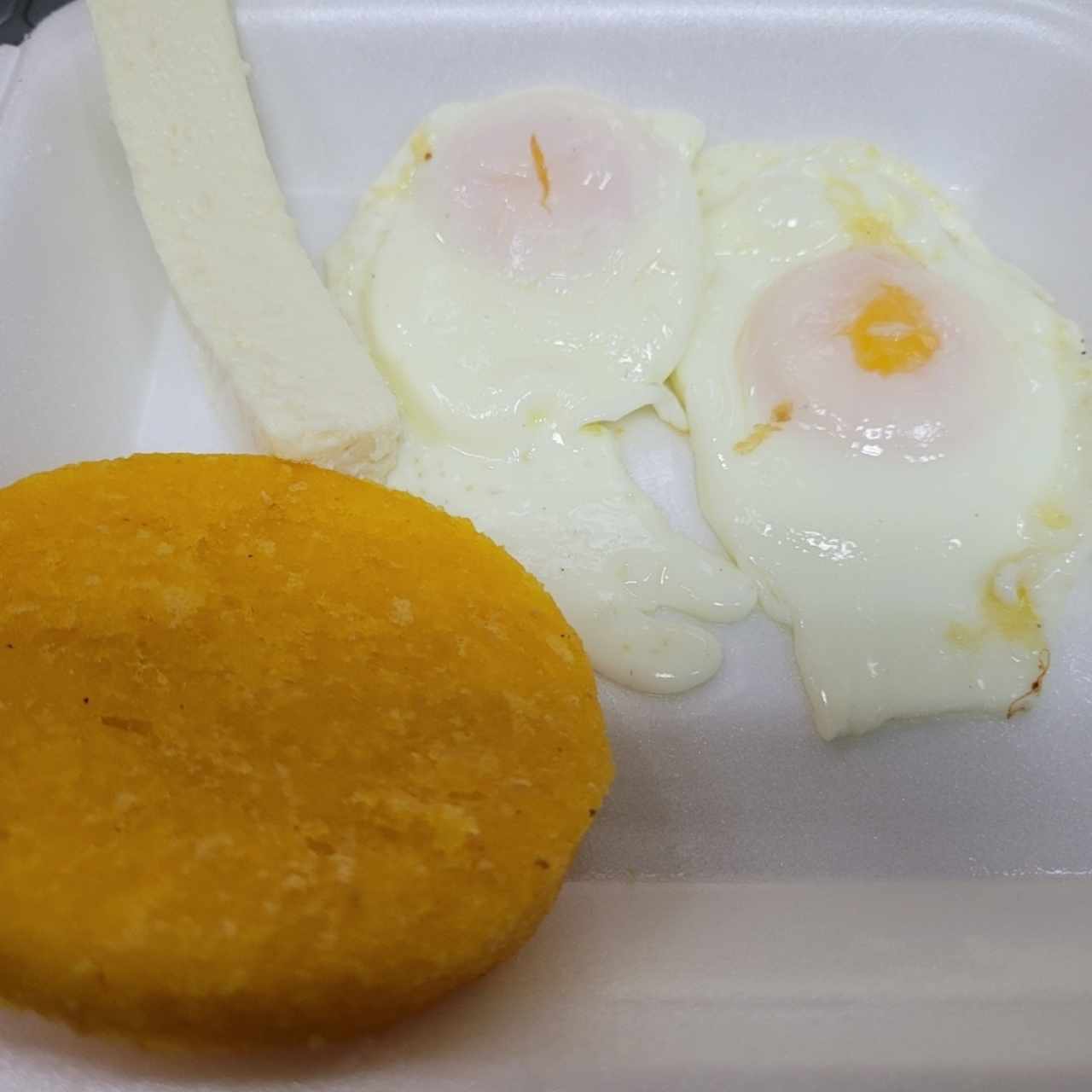 2 Huevos con Ingrediente a Elección y Acompañamiento