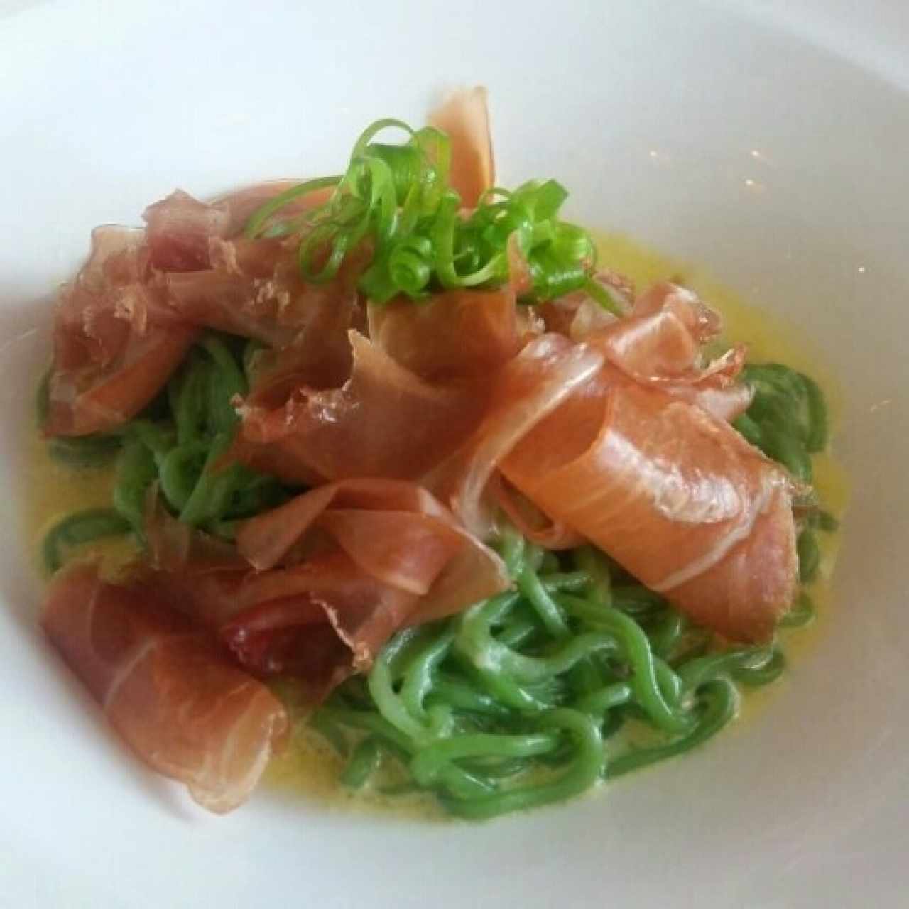 Linguini con jamón serrano