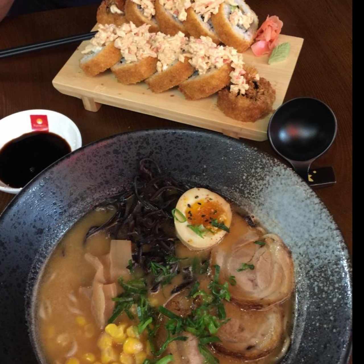 Sopa Ramen y Rollos