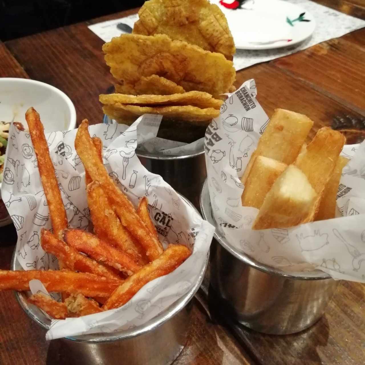 Acompañamientos - Camote frito, yuca y patacones 