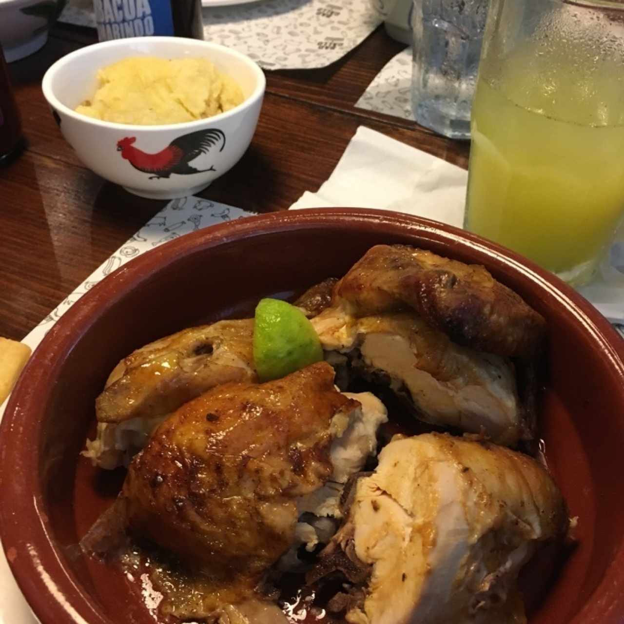 Pollo asado y pure rustico