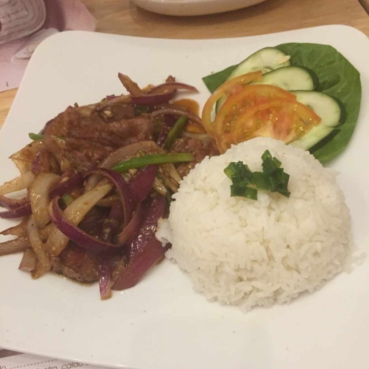 carne salteada con arroz