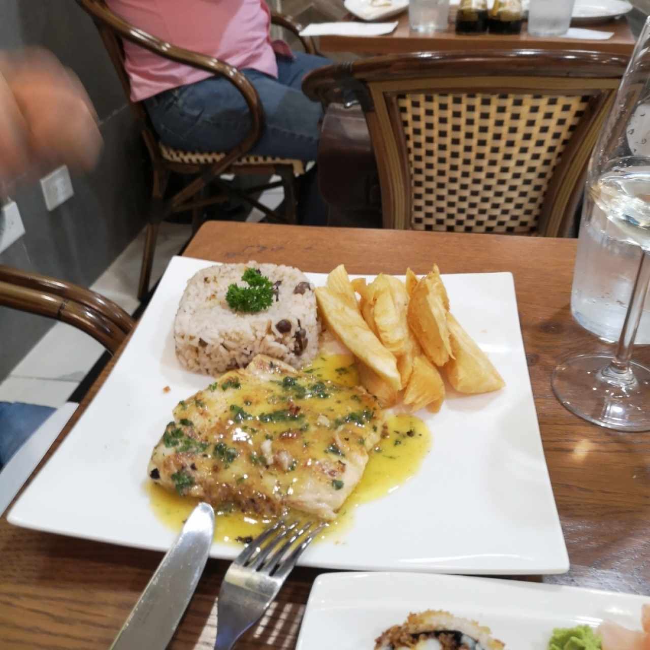 corvina con gengibre. no se sintió mucho