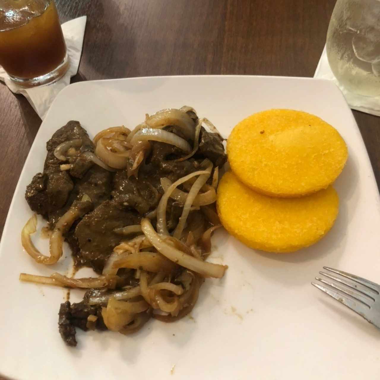 Bistec de higado encebollado 