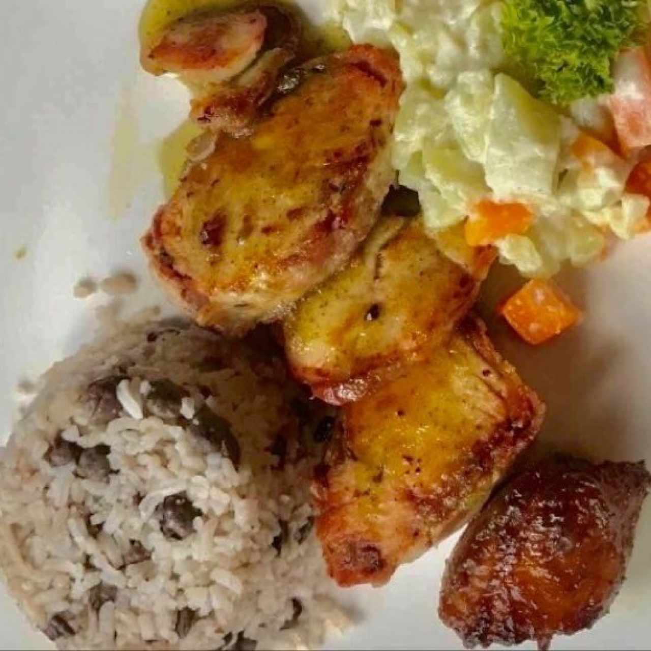 Pollo en Tocino con Arroz con Guandú