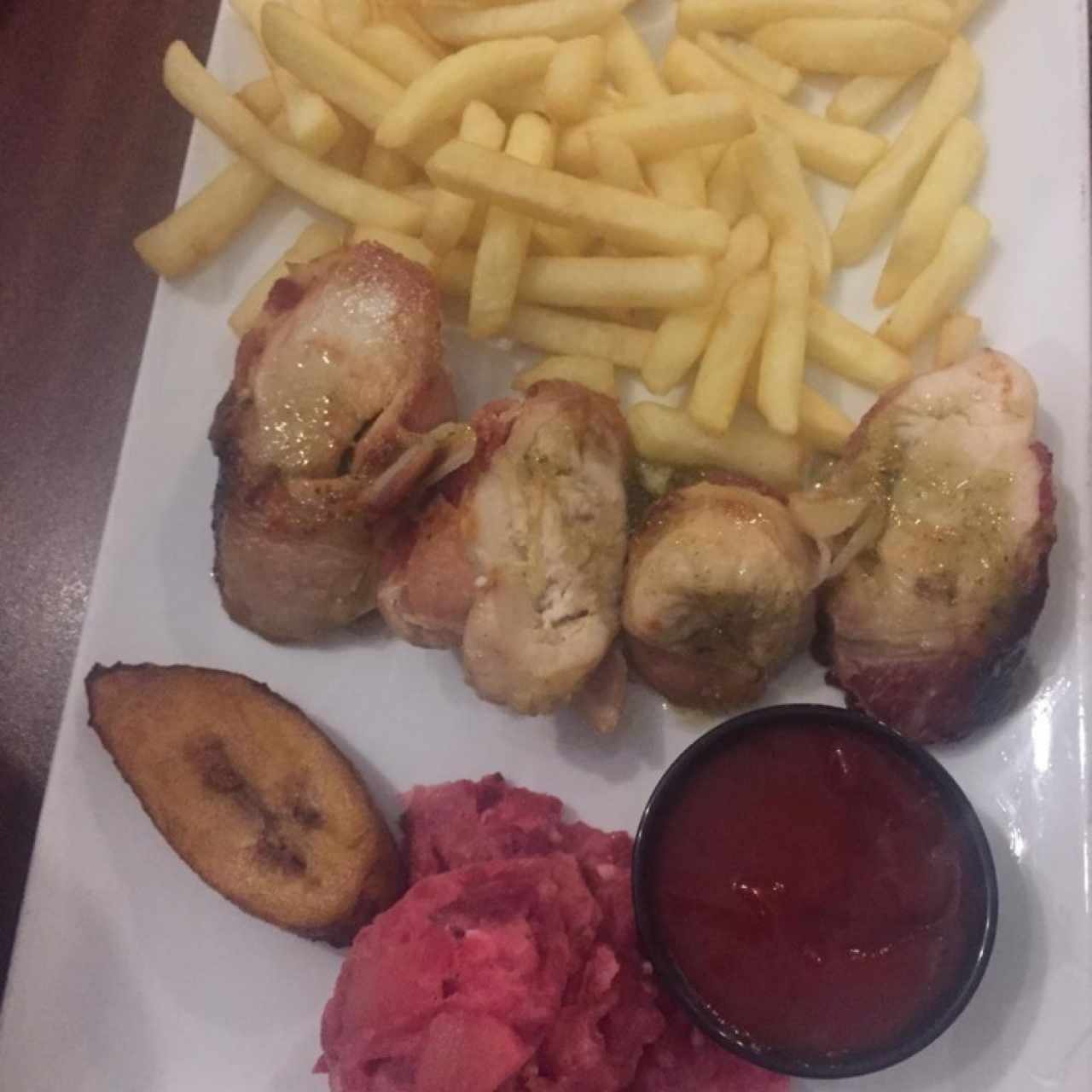 pollo frito con tocino y sofrito dulce