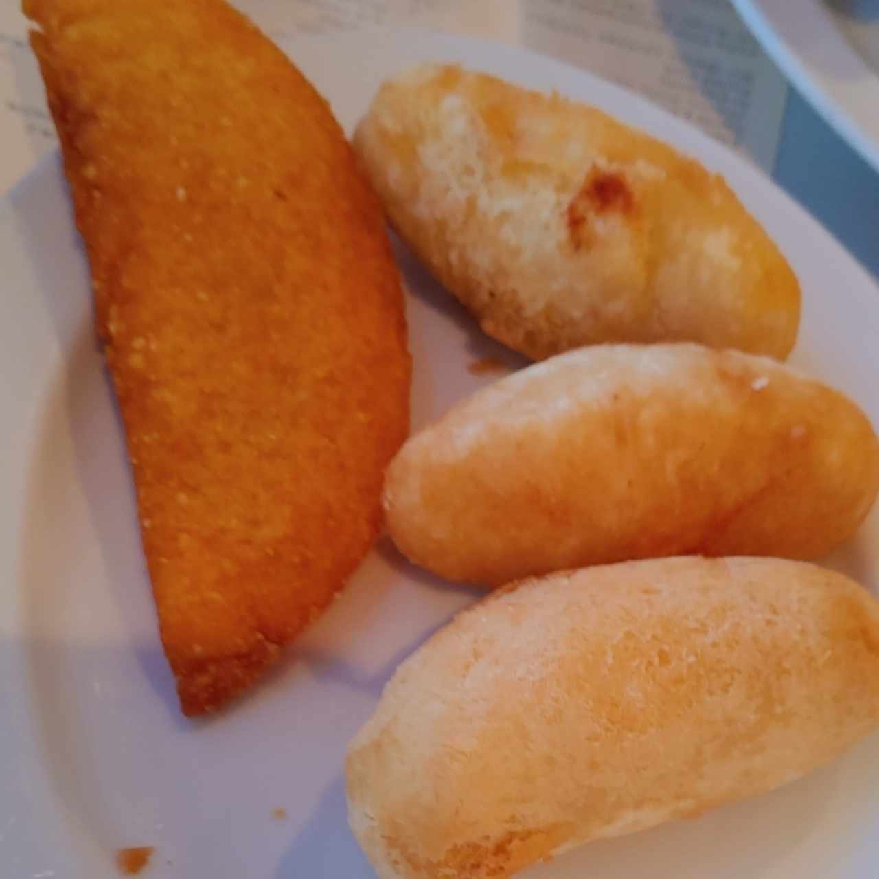 Carimañolas y empanada