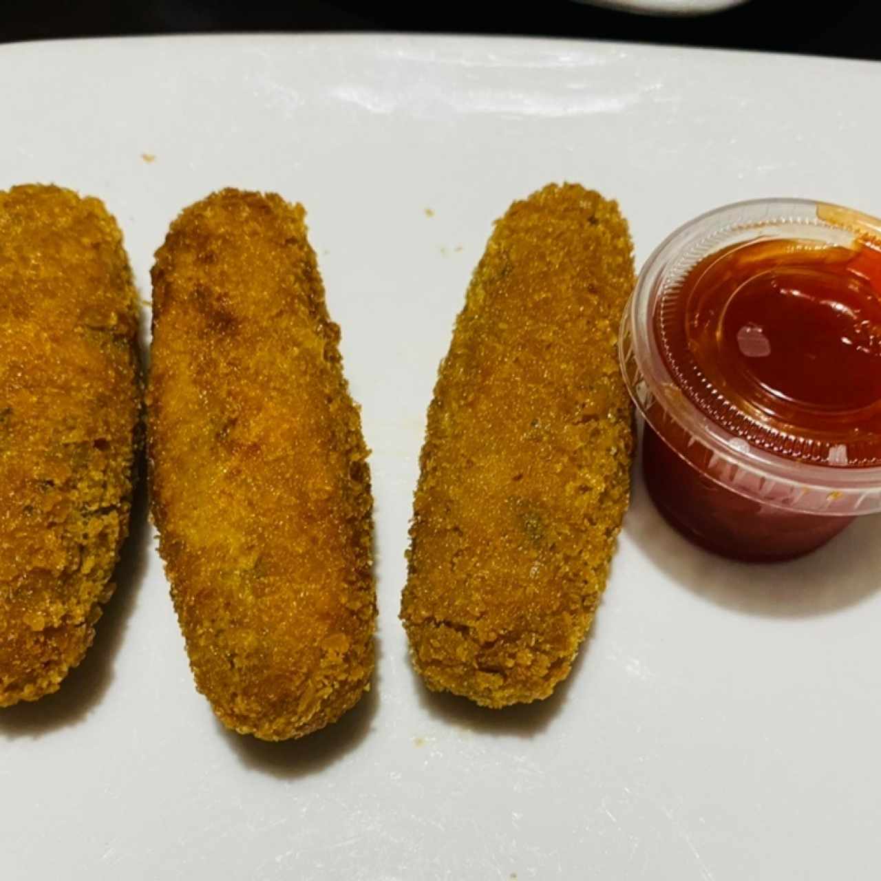 Croquetas de chorizo tableño con jalea de aji.