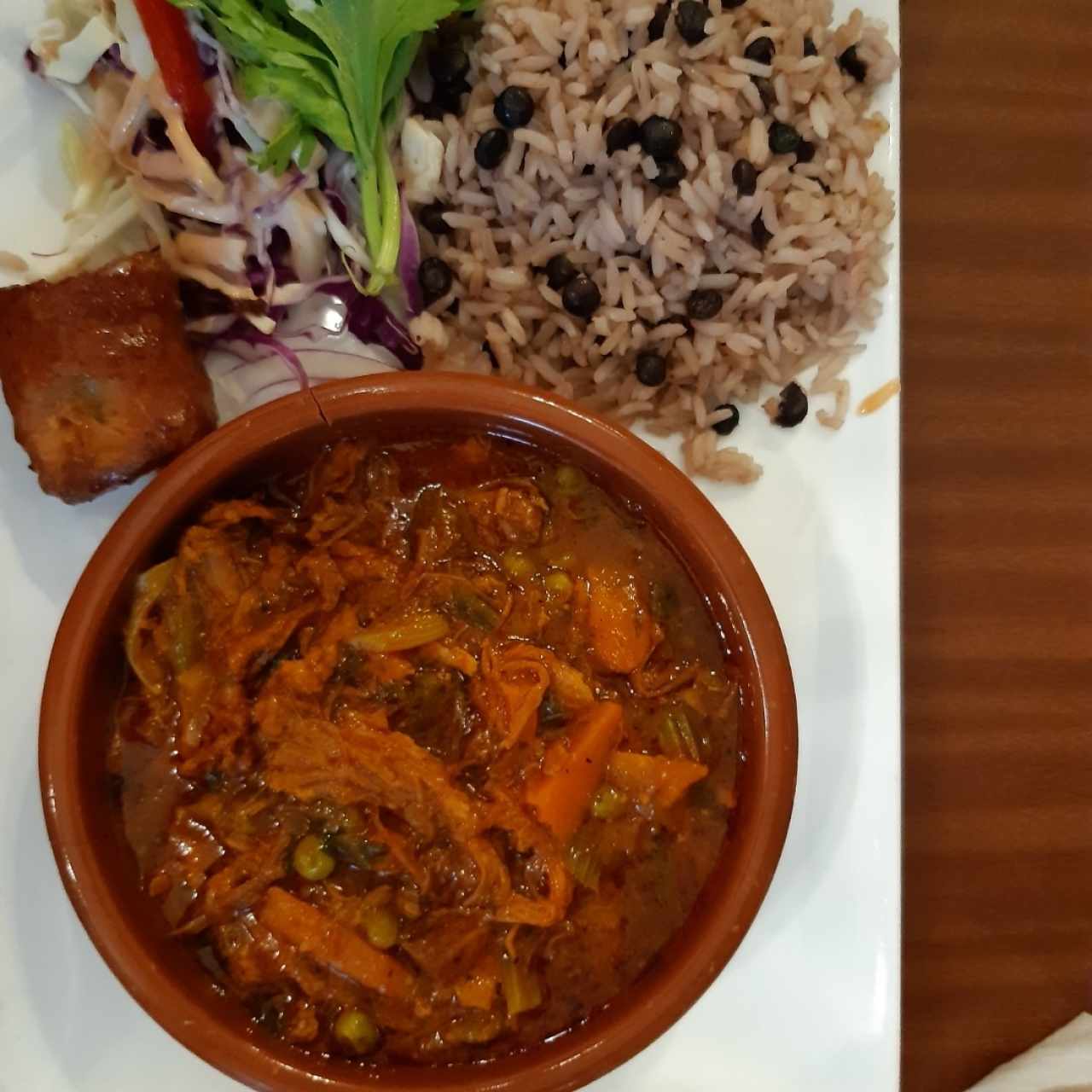 Ropa Vieja y arroz con guandú. Delicioso como siempre.