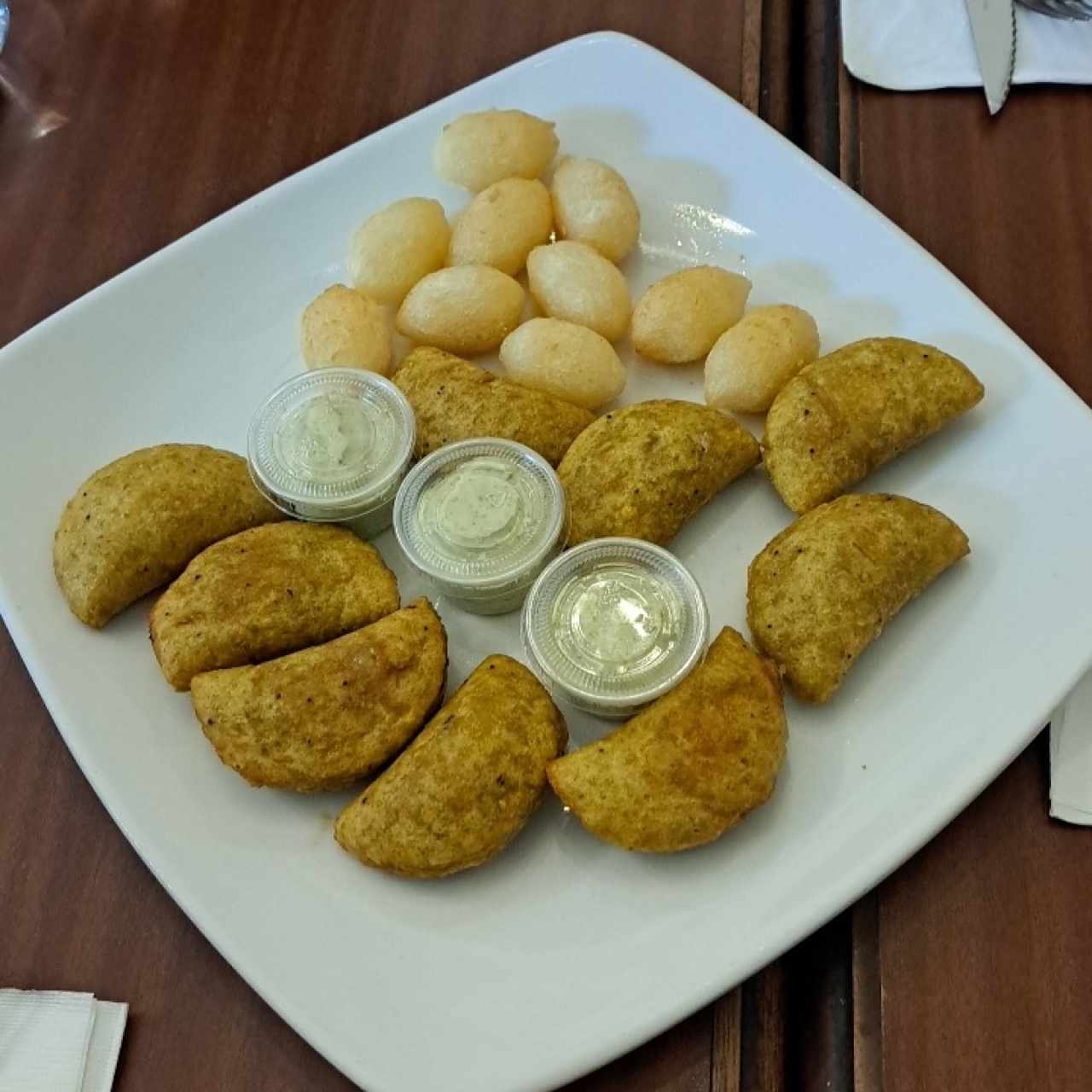 Frituras - Surtido de Picadas Bites de yuca y empanaditas de plátano