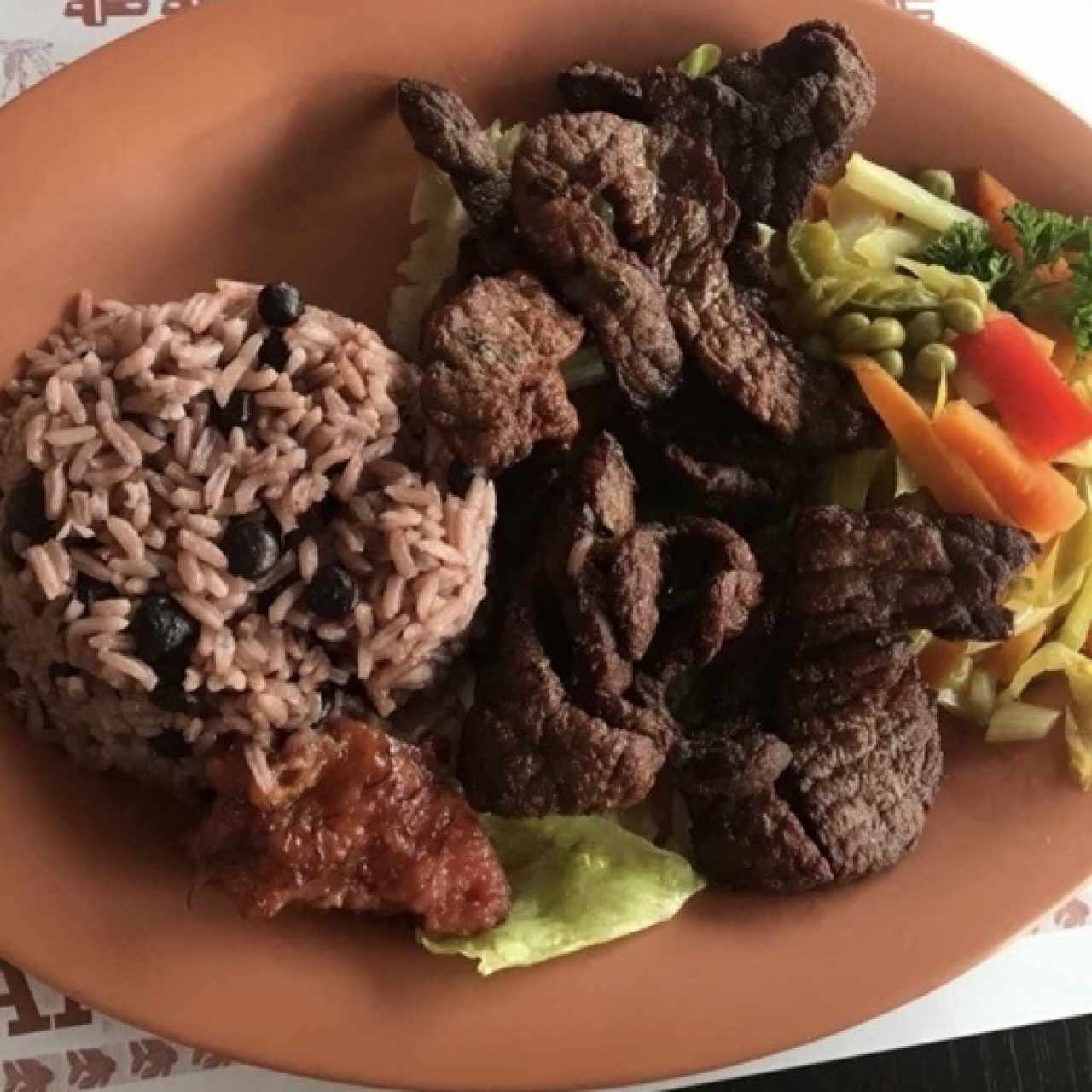 Carne frita con arroz