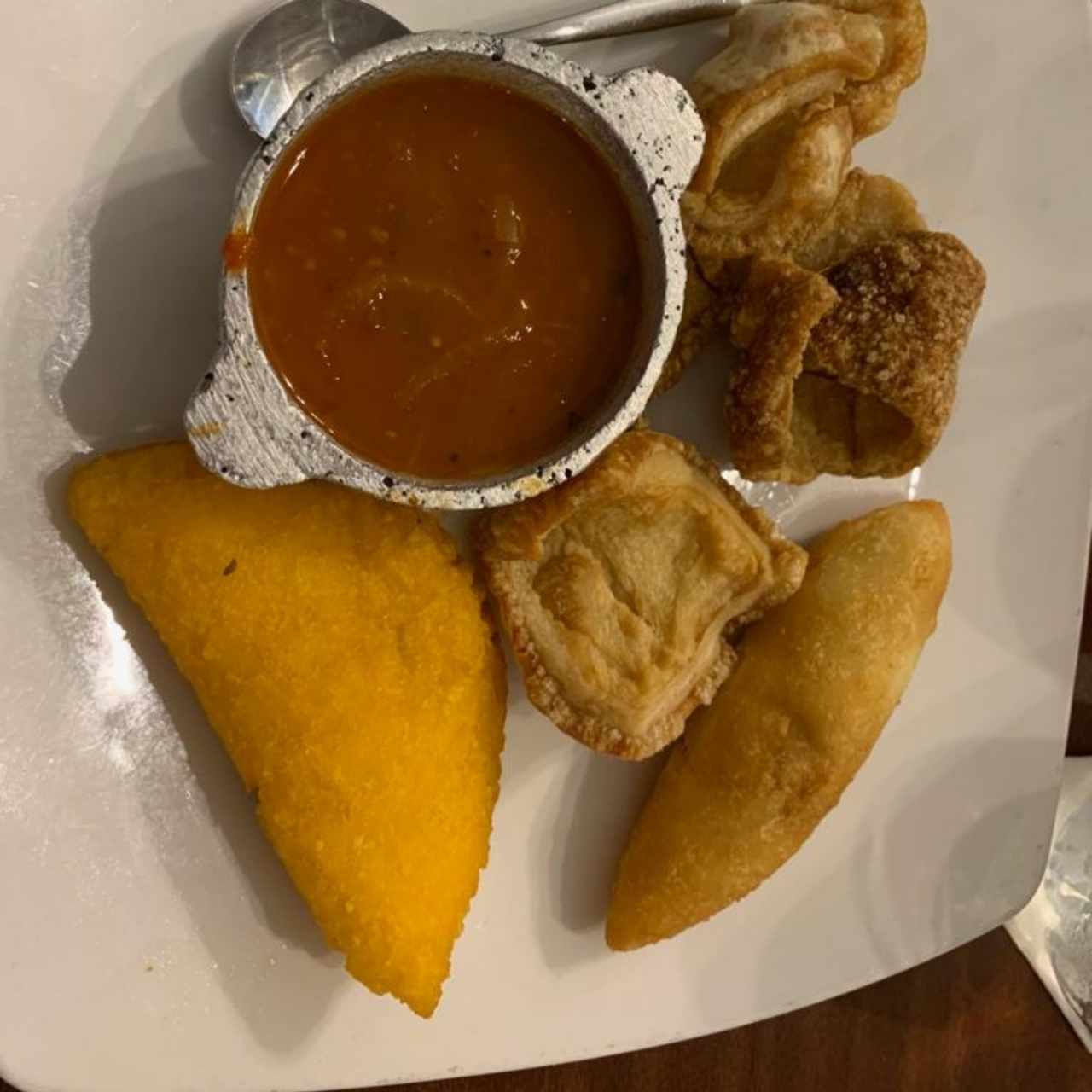 empanada, carimañola y chicharrones