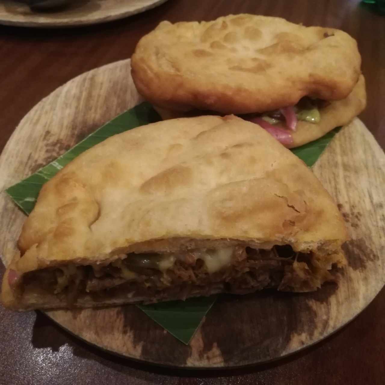 Sandwich de hojaldre y ropa vieja con mayonesa de Culantro