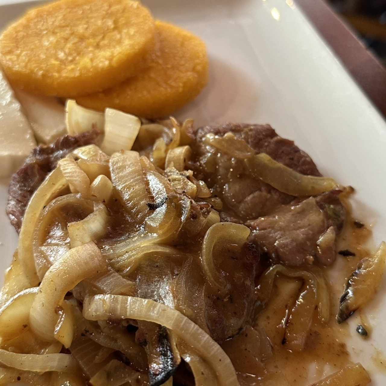 Desayuno - Bistec Encebollado