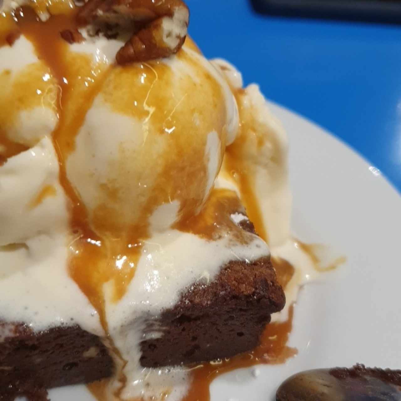 Postres - Brownie con helado