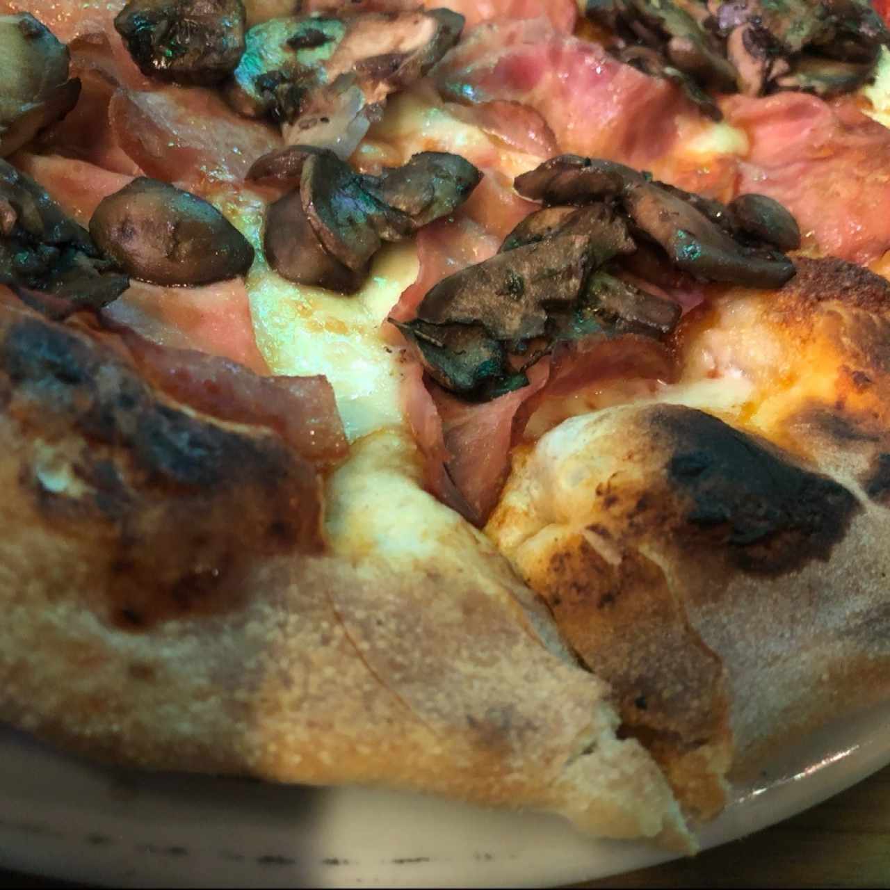 Pizza tradicional de Jamon y Shitake