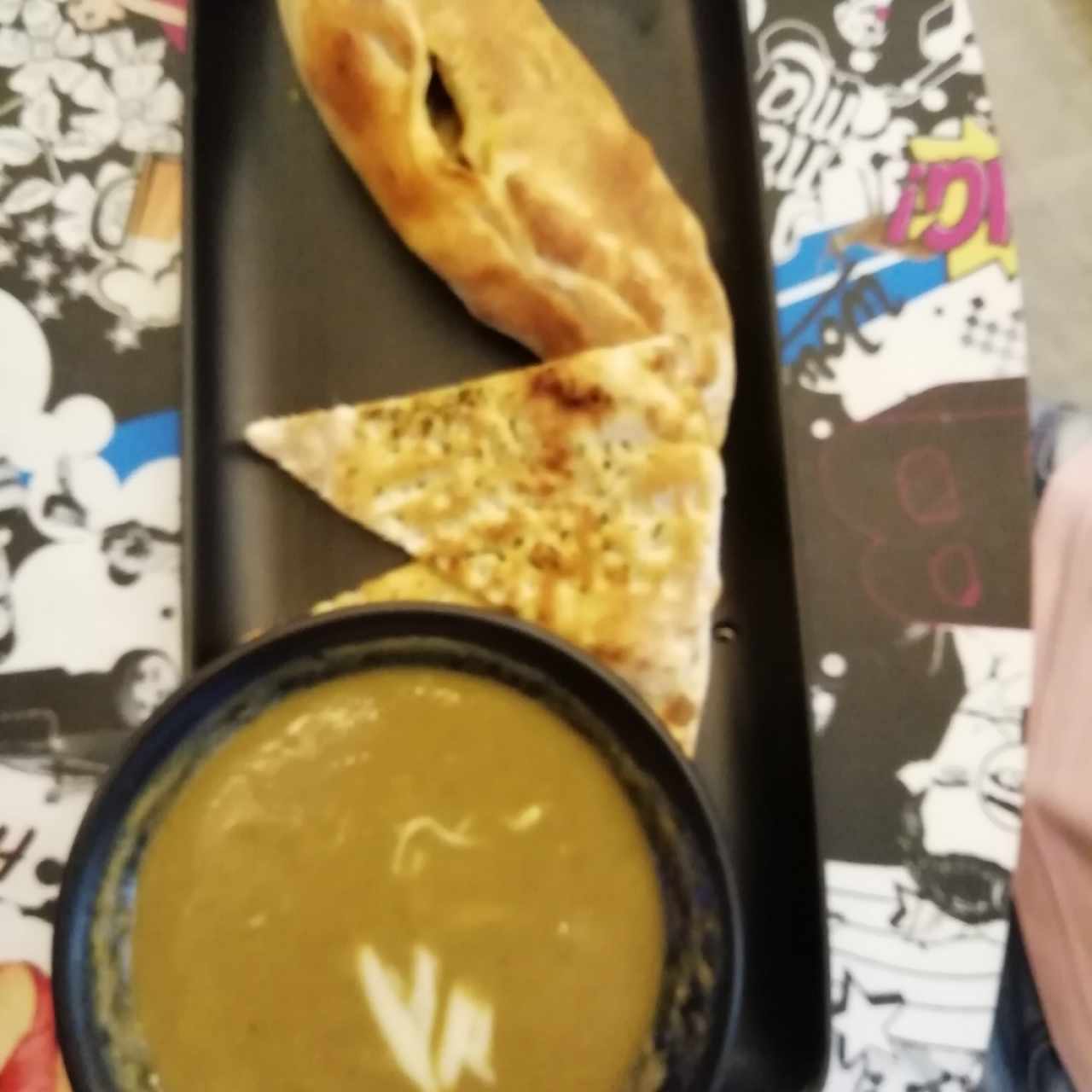 sopa de lenteja y calzone de peperoni