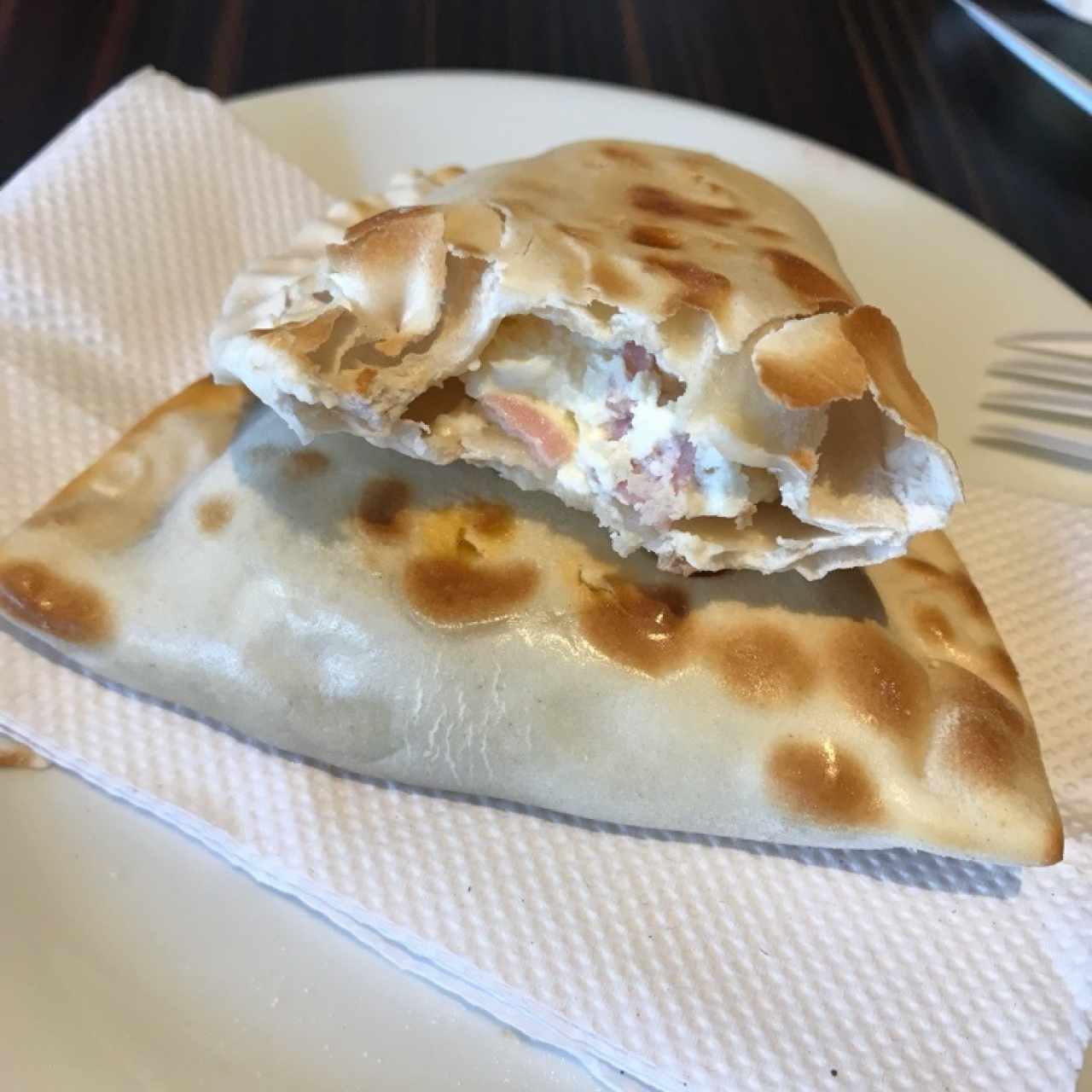 Empanada de Queso Crema y Jamón