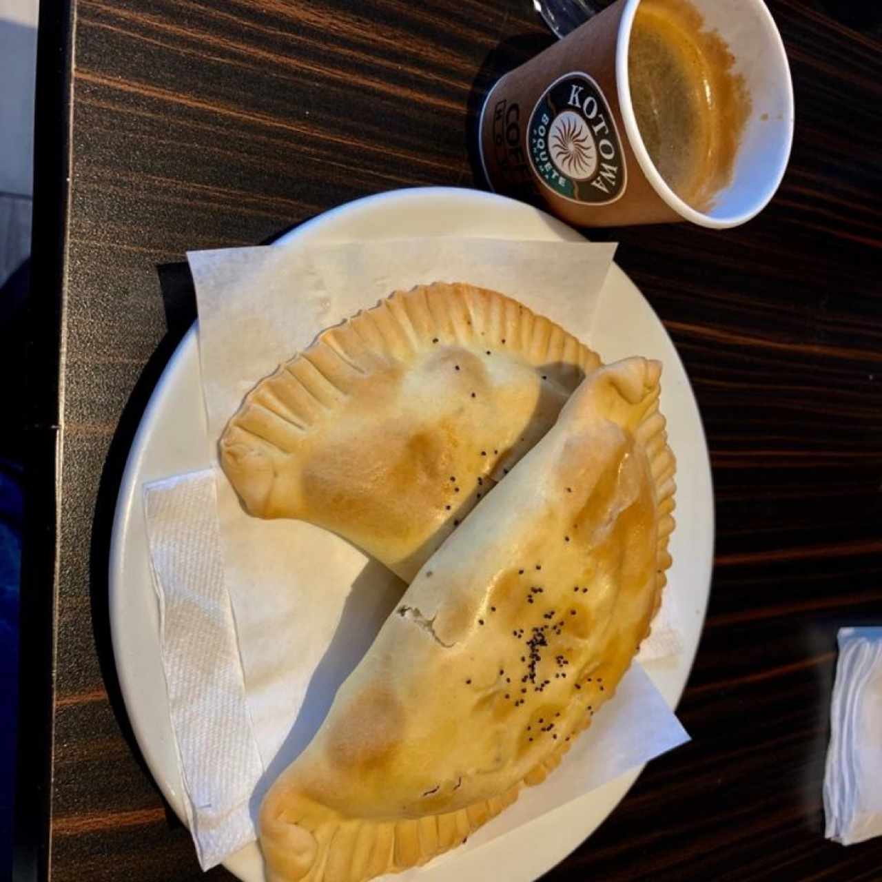 Empanadas de Bistec Encebollado y Expresso Doble