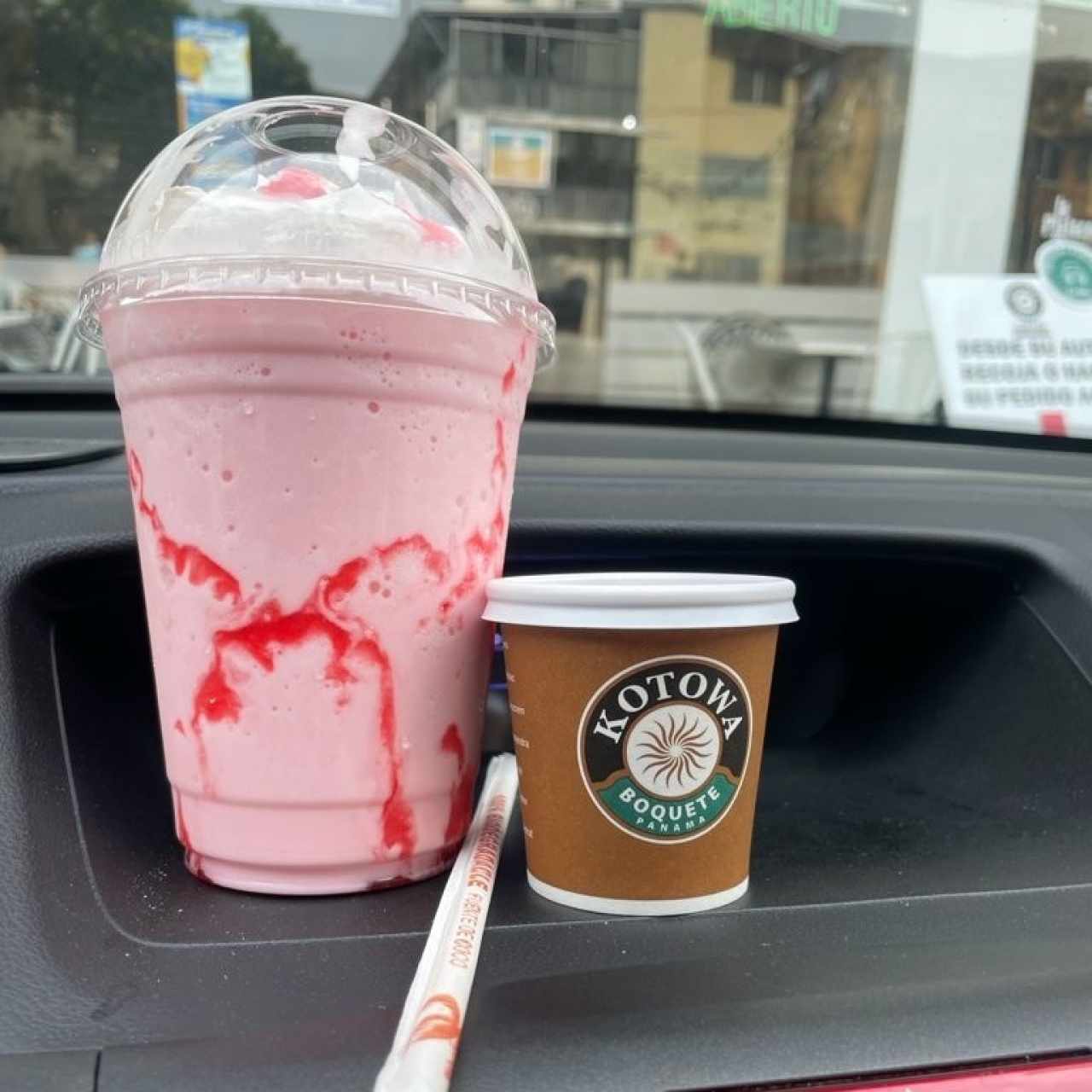 Frappé de Fresa y Expresso Doble