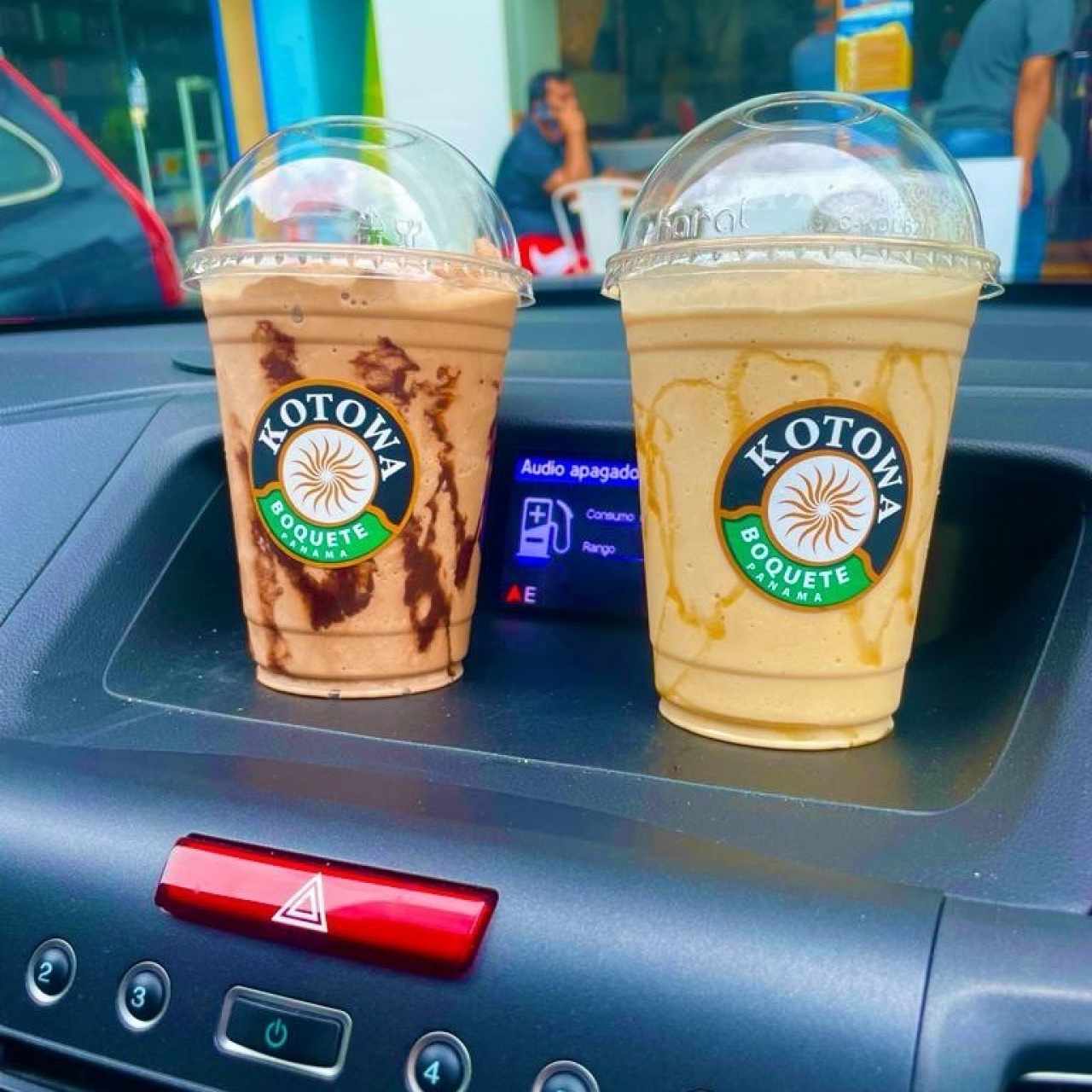 Frappé Choco-Mint y Frappé Caramelo 