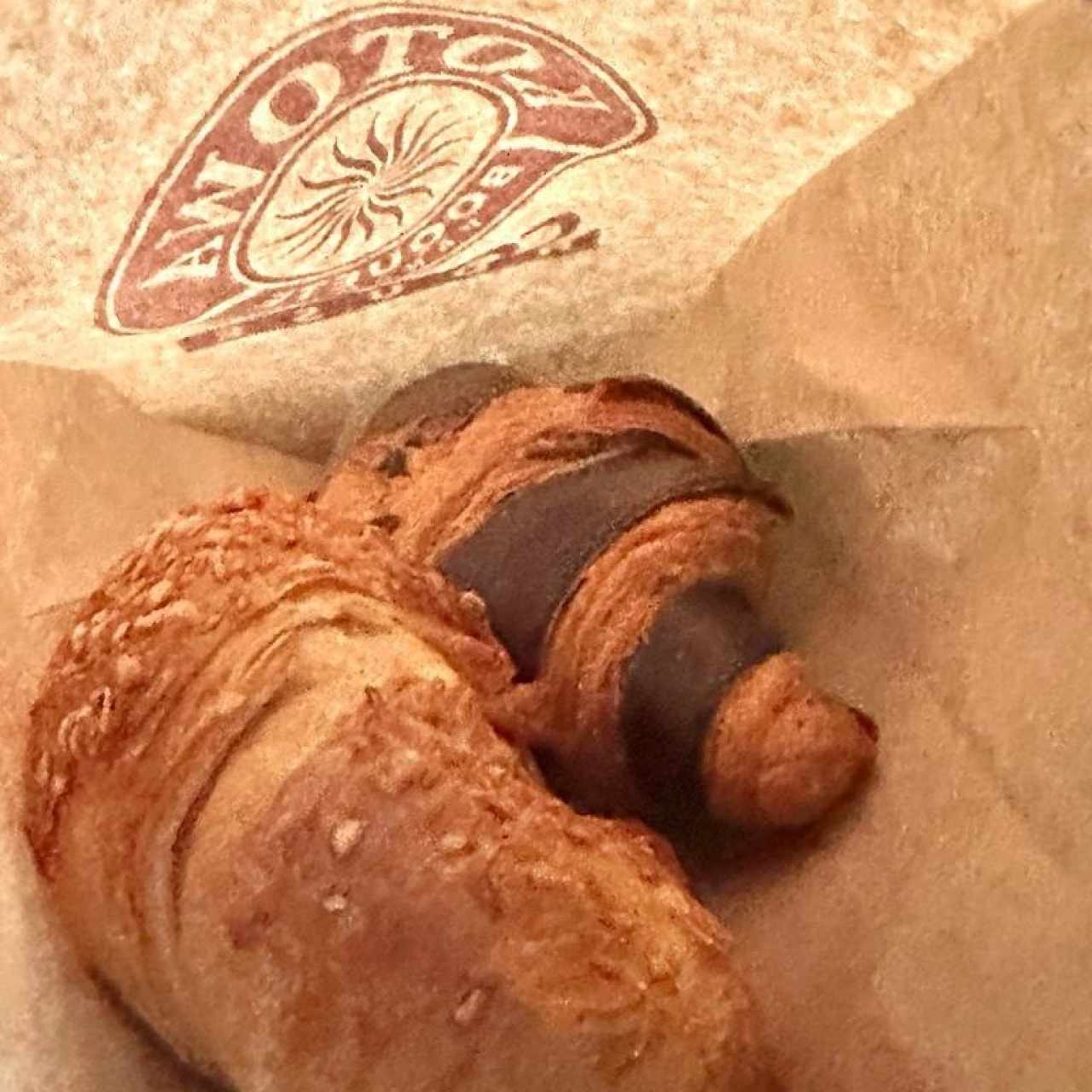 Croissant de Crema de Jamón y Queso y Croissant de Chocolate