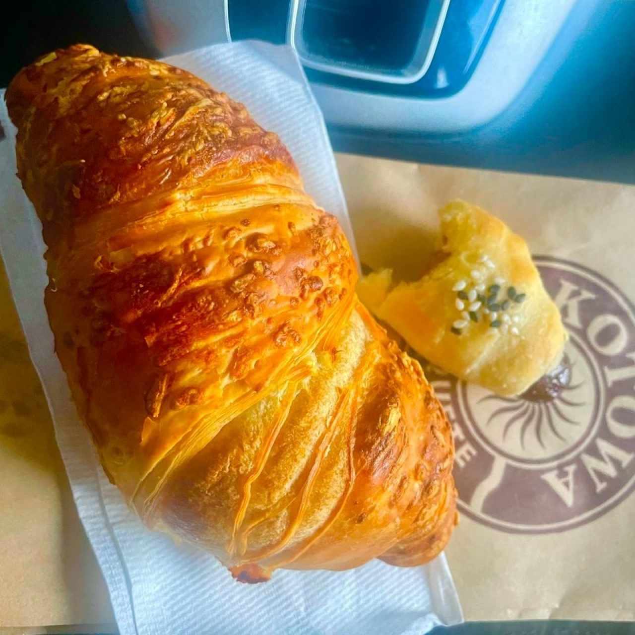 Croissant de Mantequilla y Keto Dog