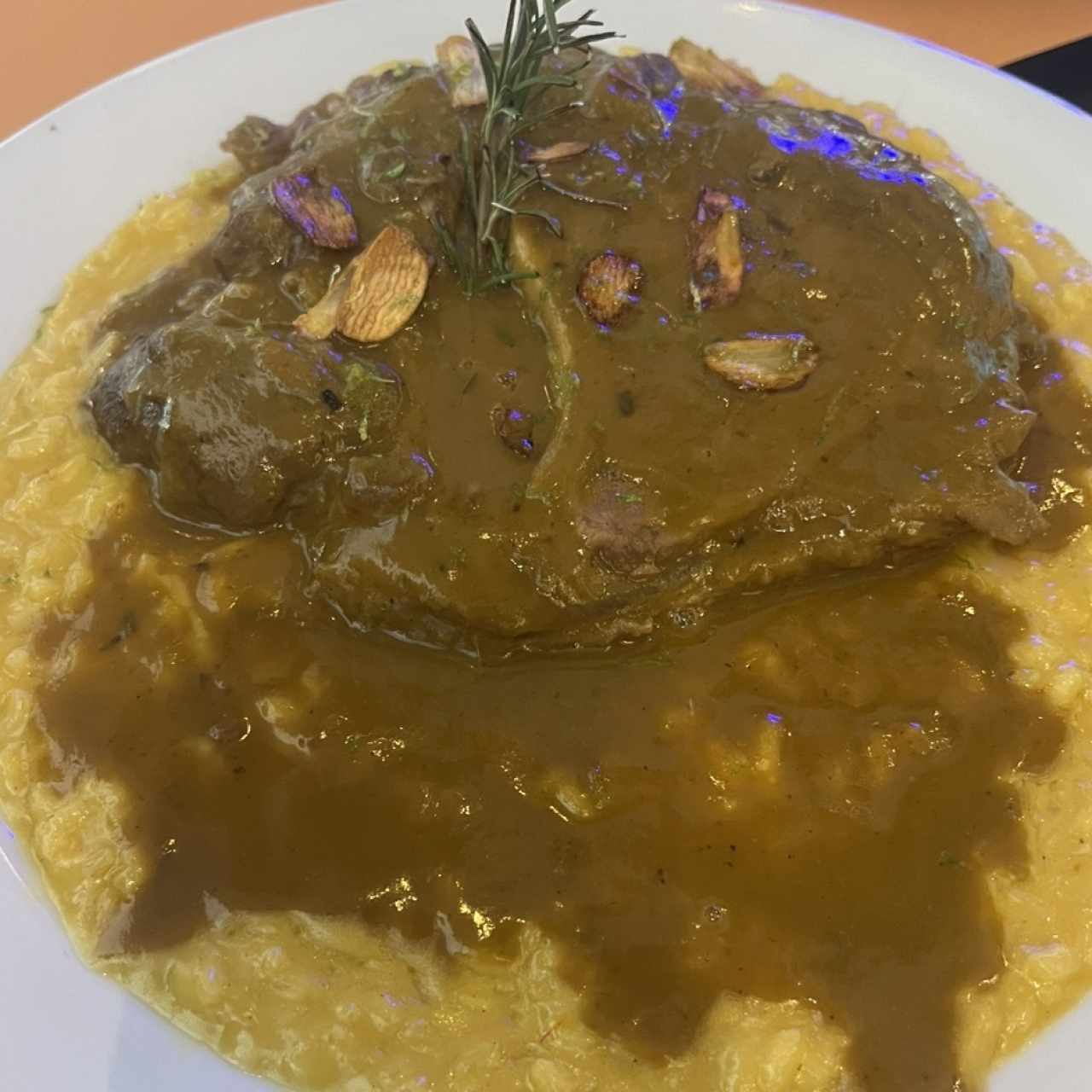 Ossobuco Con Rissoto Alla Milanese