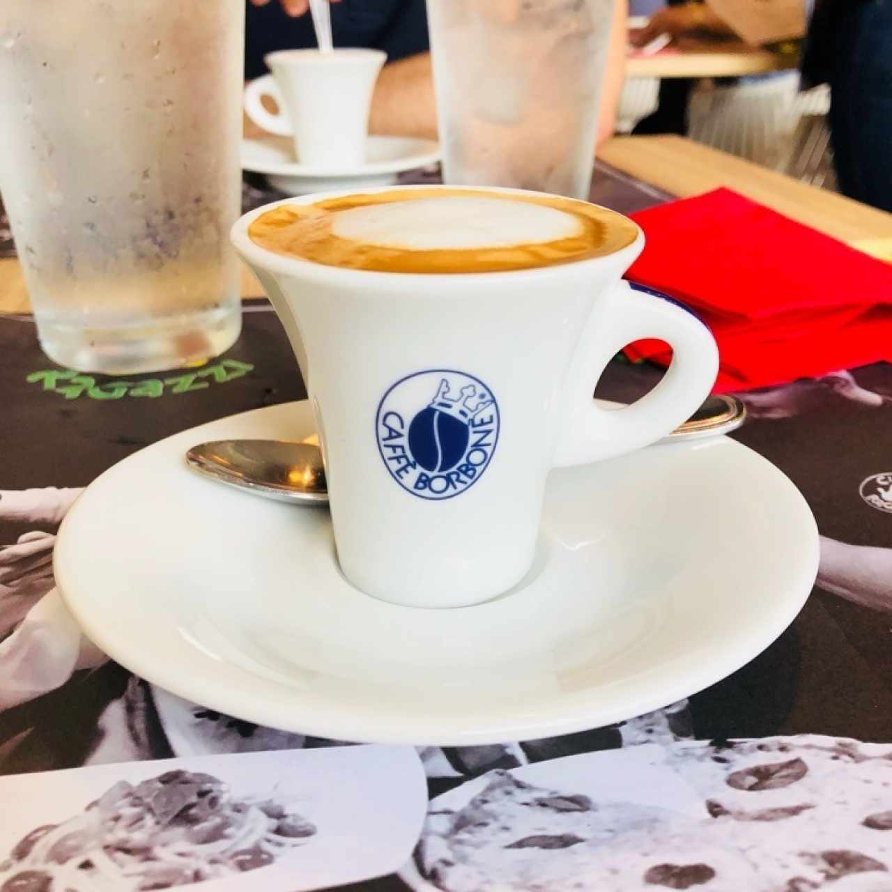 Espresso macchiato (no es el mejor café italiano que he probado pero “hace el trabajo”)