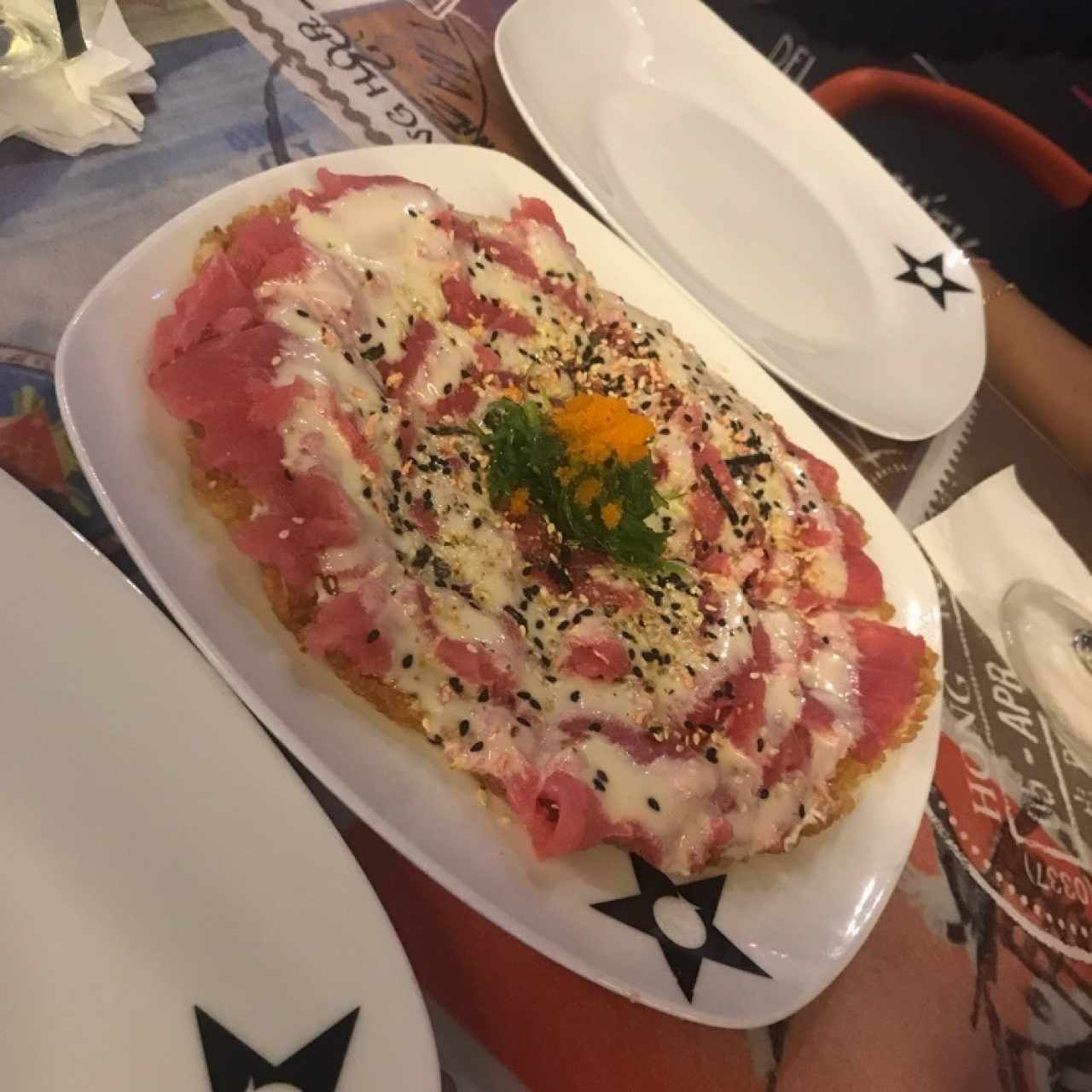 Sushi pizza de atún