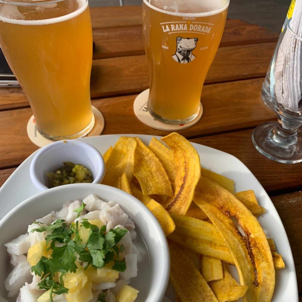 Ceviche de corvina y dos blanche