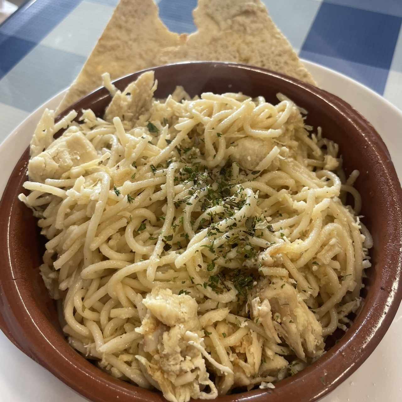 Pasta al óleo con pollo