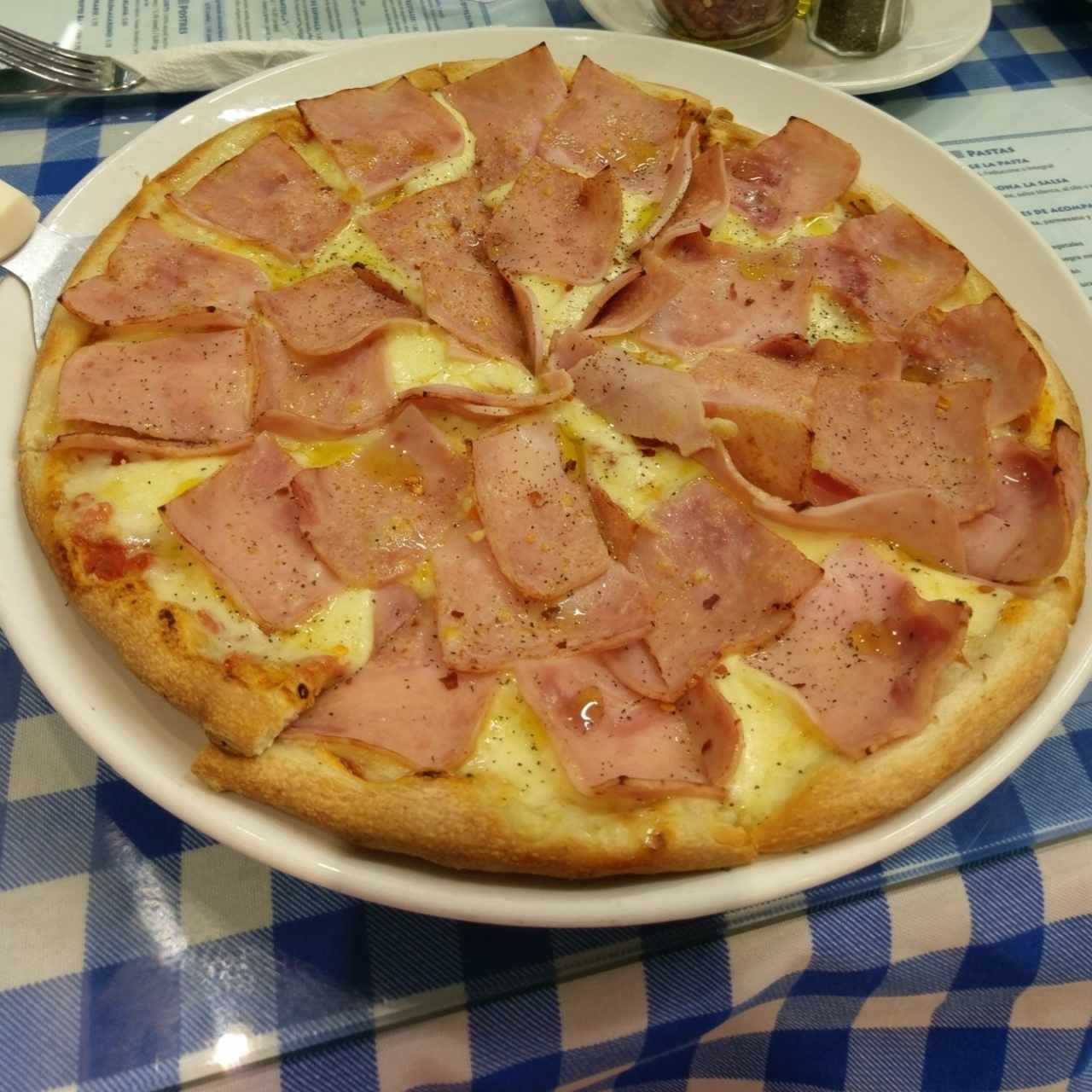 Pizza 3 quesos con Jamón