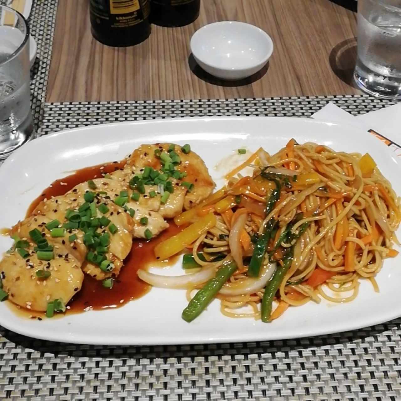 pollo y pasta soba