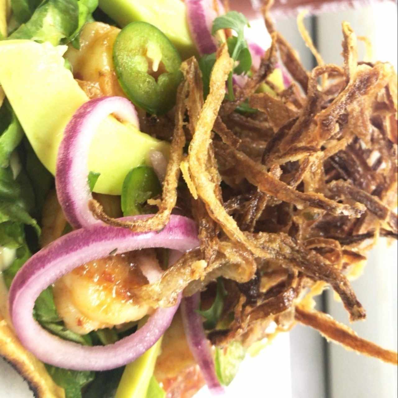 tostada de camarones enchilados 