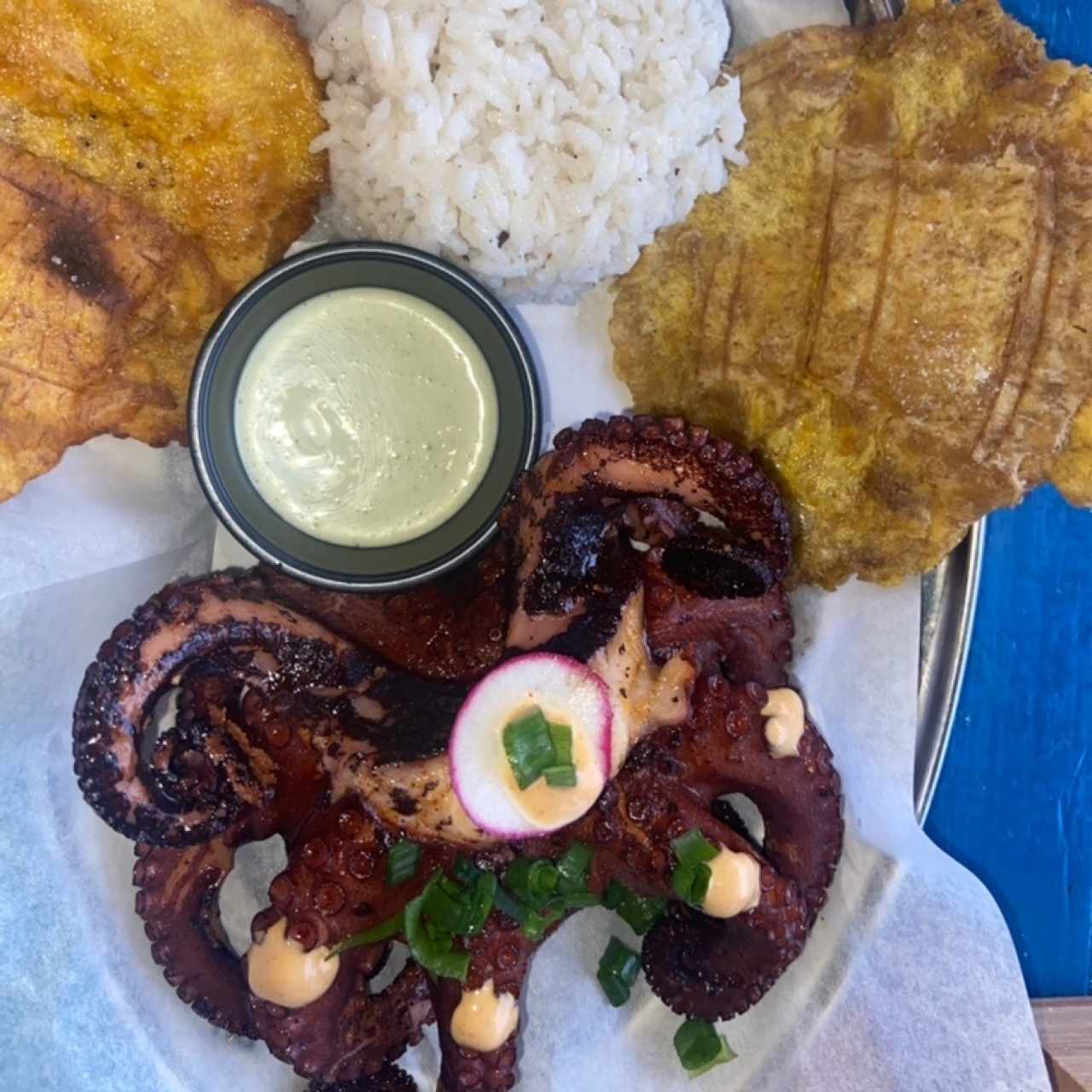 pulpo al grill con arroz  con coco