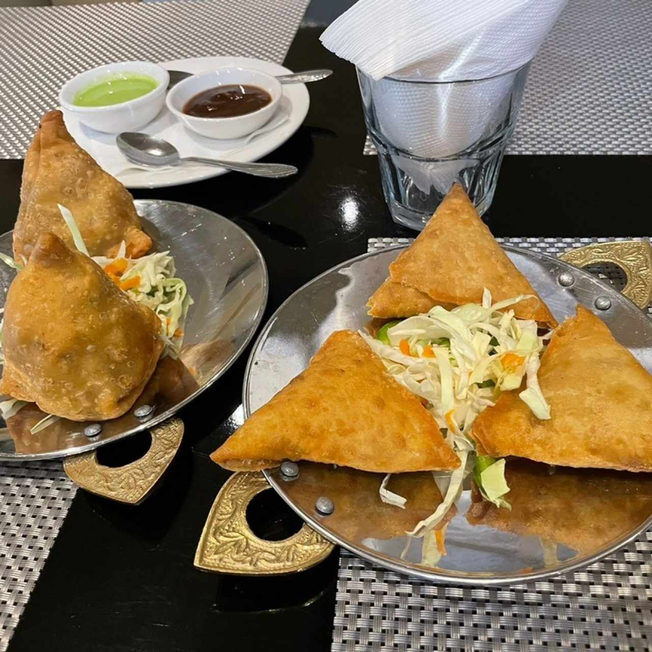 STARTERS VEGETARIAN - SAMOSA y chicken Samosa