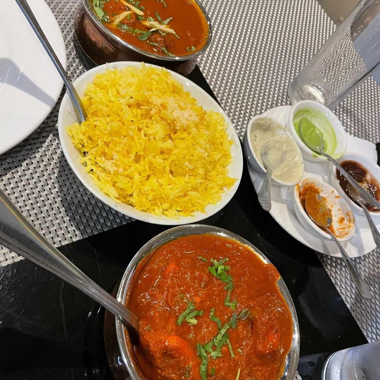 MUTTON ROGAN JOSH, Chicken Tikka masala y Ghee rice