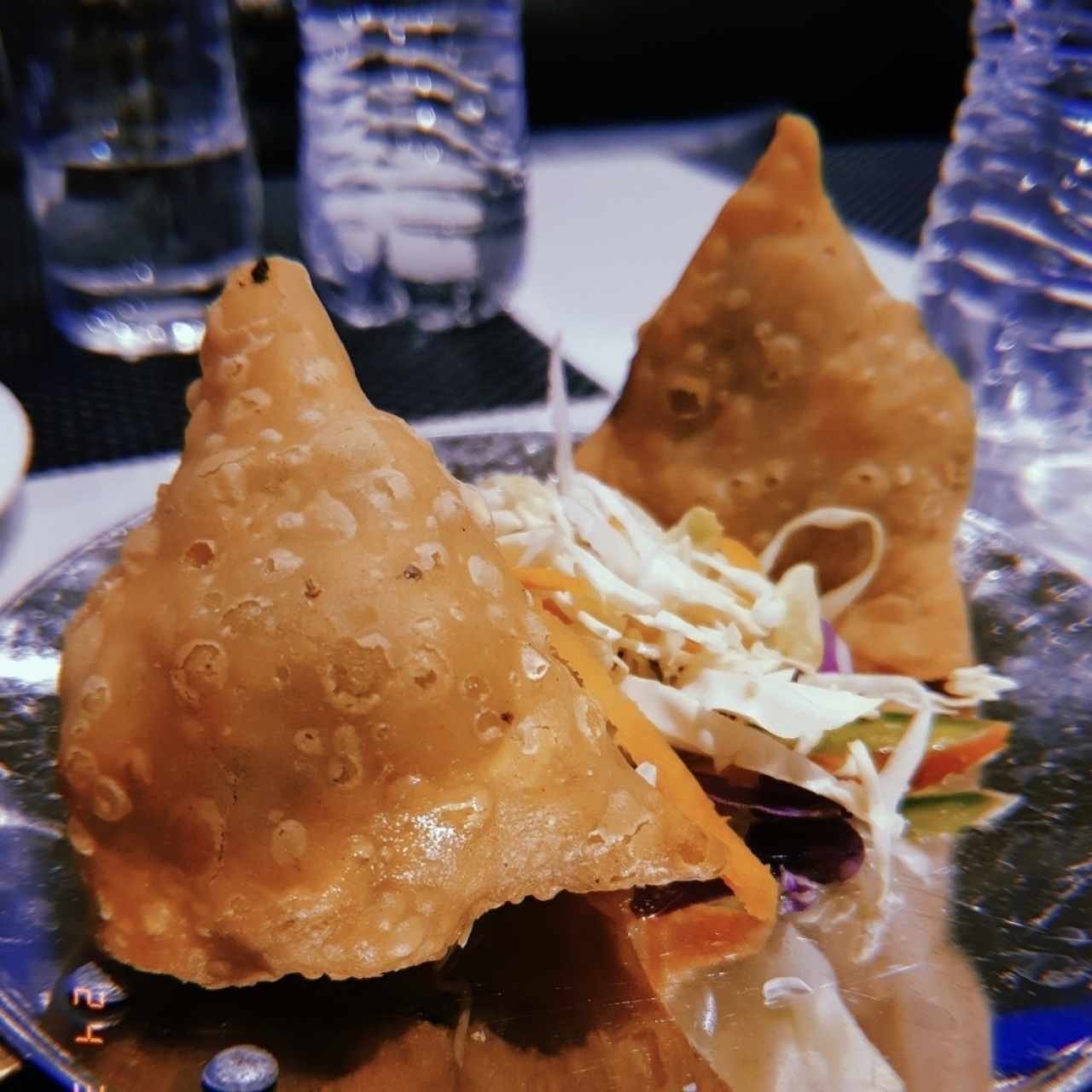 STARTERS VEGETARIAN - SAMOSA (2 PIECES)