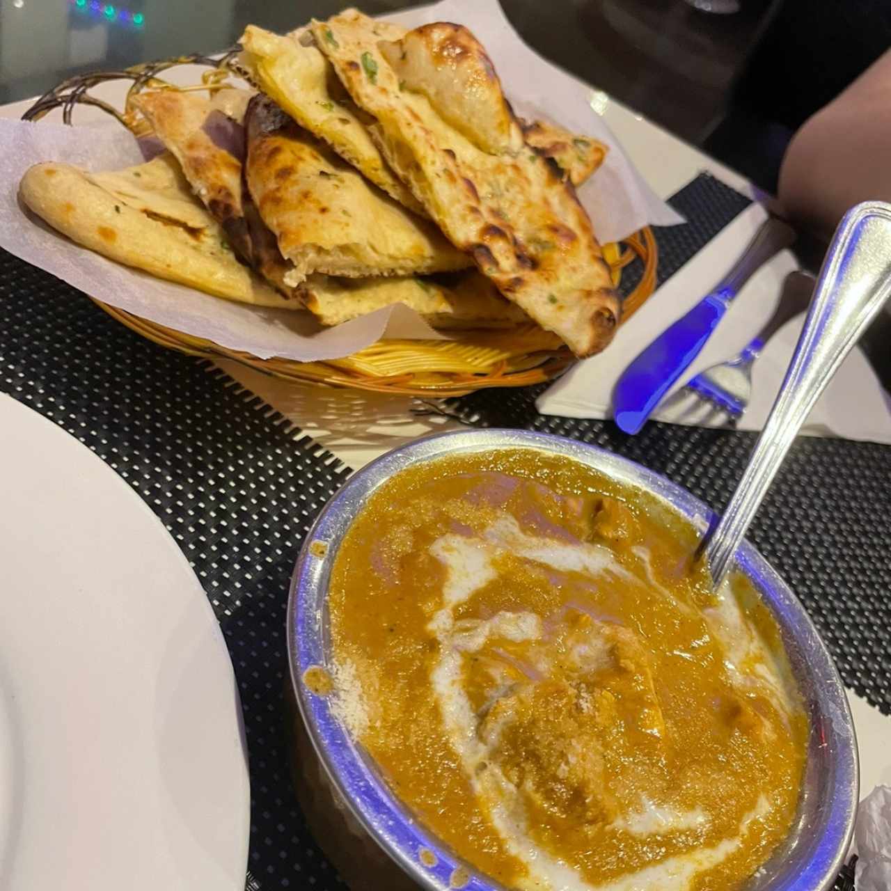 INDIAN BREADS - GARLIC NAAN