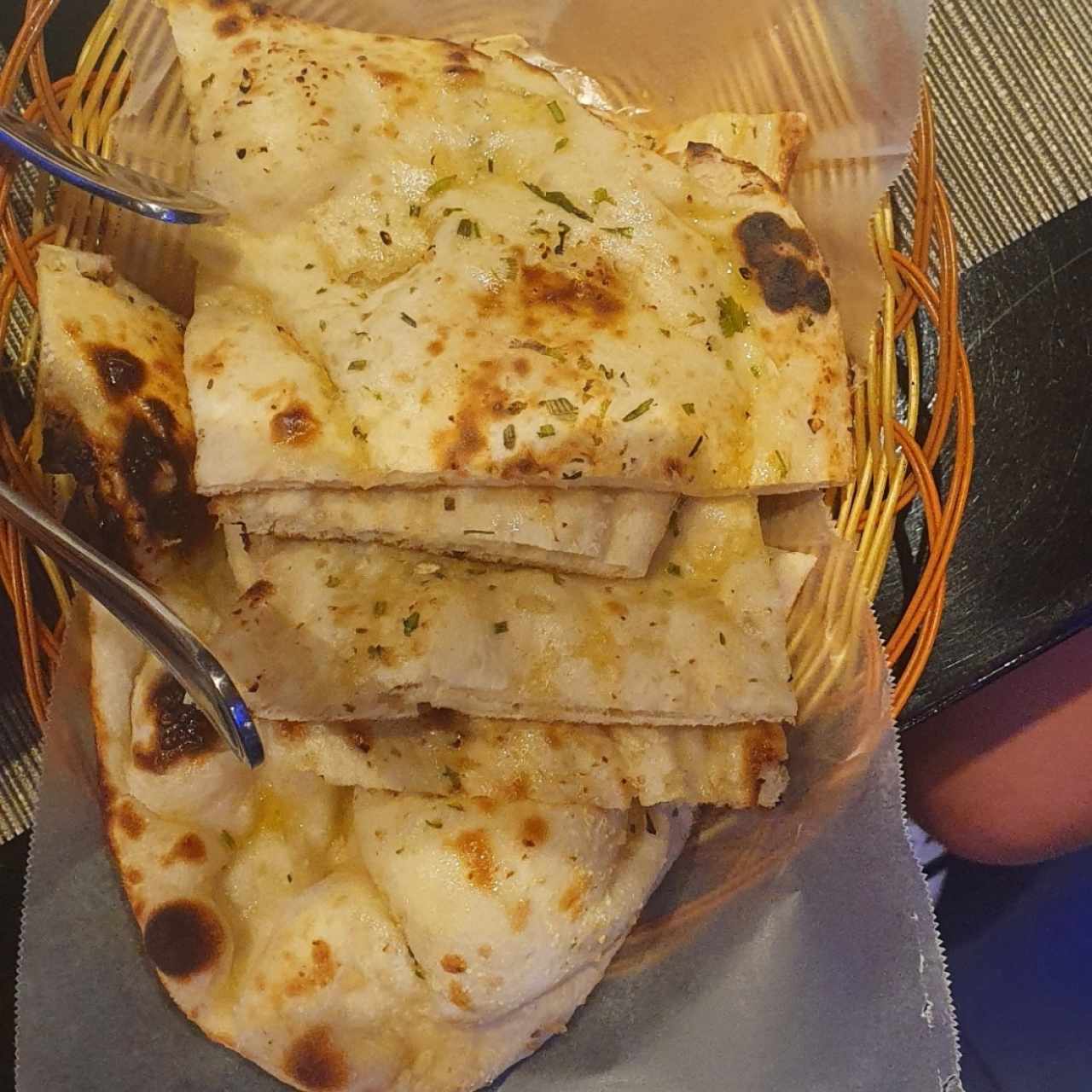 INDIAN BREADS - GARLIC NAAN