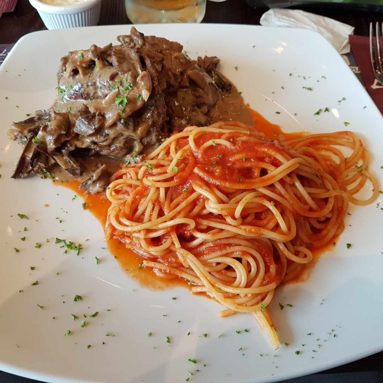 Filete di Funghi Porcini con Spaghetti al Pomodoro